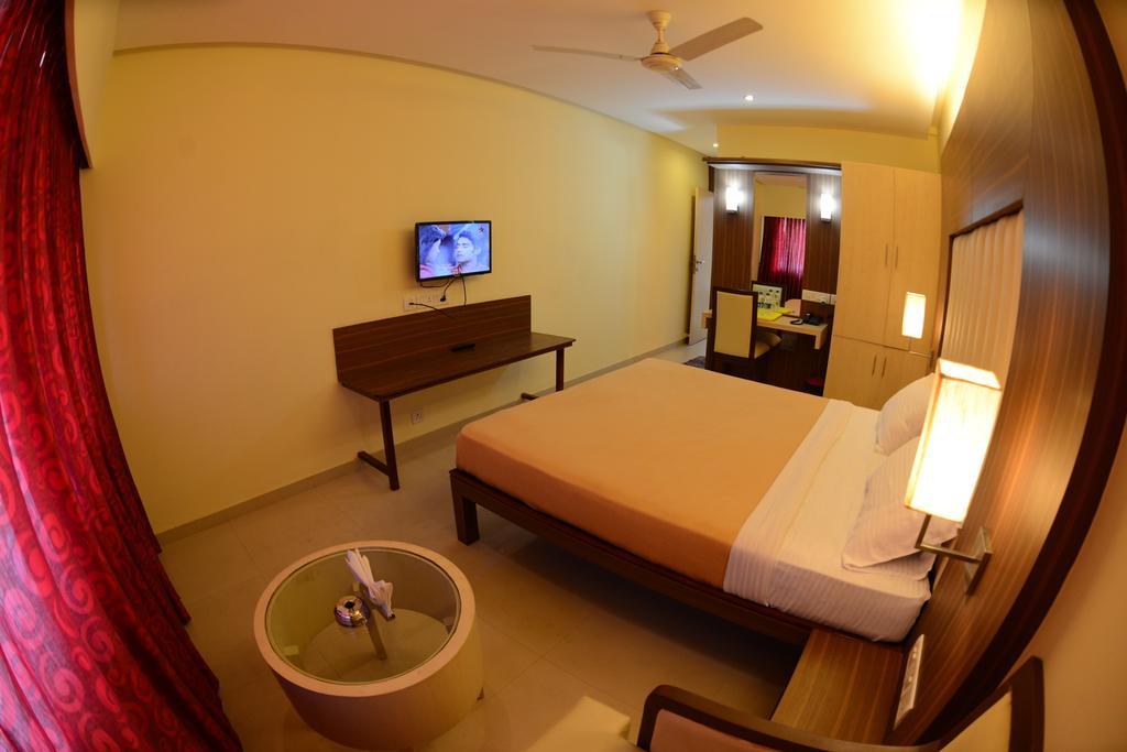 Hotel Ayush International Mangalore Buitenkant foto