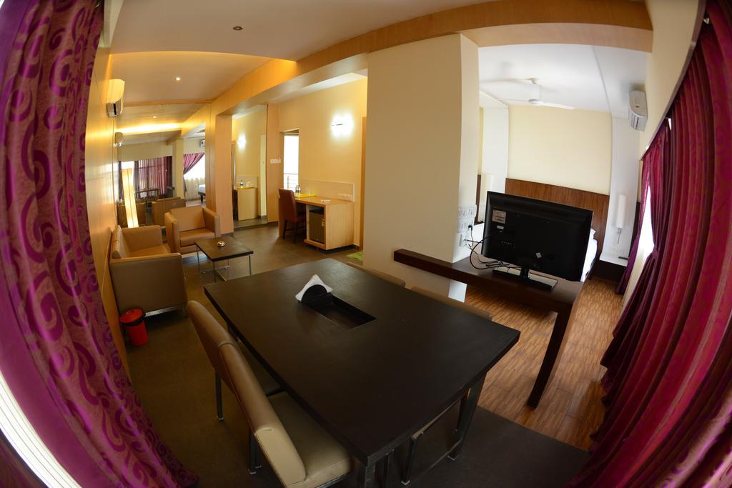 Hotel Ayush International Mangalore Buitenkant foto
