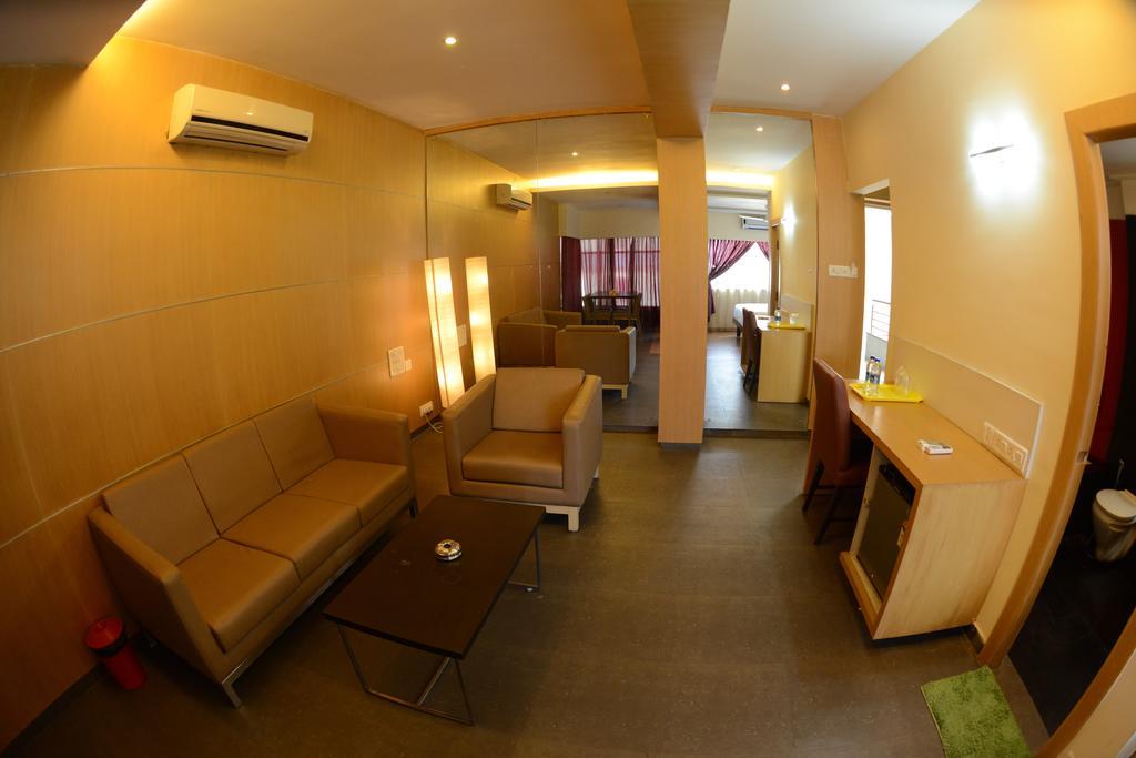Hotel Ayush International Mangalore Buitenkant foto